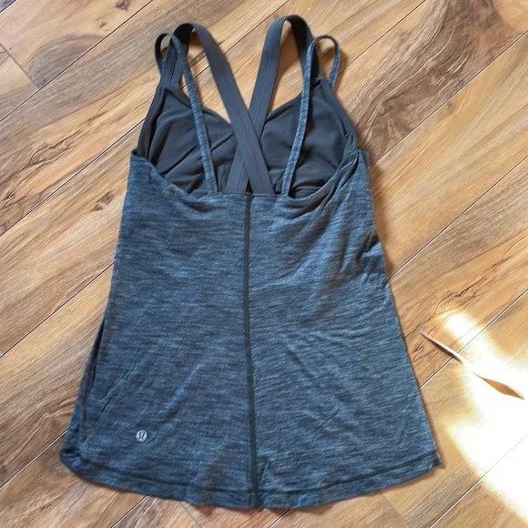 Size 6 Lululemon fitted tank - Picture 5 of 8